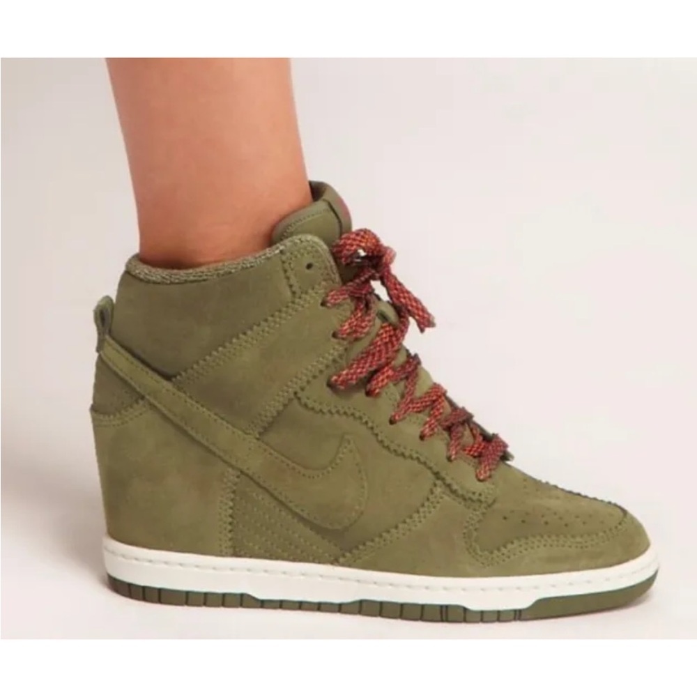 BRAND NEW!!! Nike Ski Hi Dunk Size 8 Olive Green